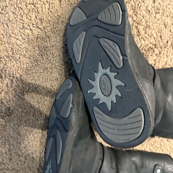 Ugg genuine leather winter boots black. Size 10.  Sheepskin lining F3010D. - Picture 13 of 14